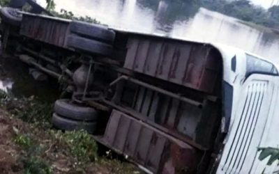 কুমিল্লায় মেডিকেল শিক্ষার্থীদের বহনকারী বাস উল্টে খাদে,আহত ২০