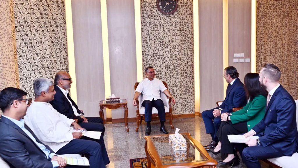 প্রধানমন্ত্রীর সঙ্গে শেভরনের উচ্চপর্যায়ের প্রতিনিধি দলের সৌজন্য সাক্ষাৎ