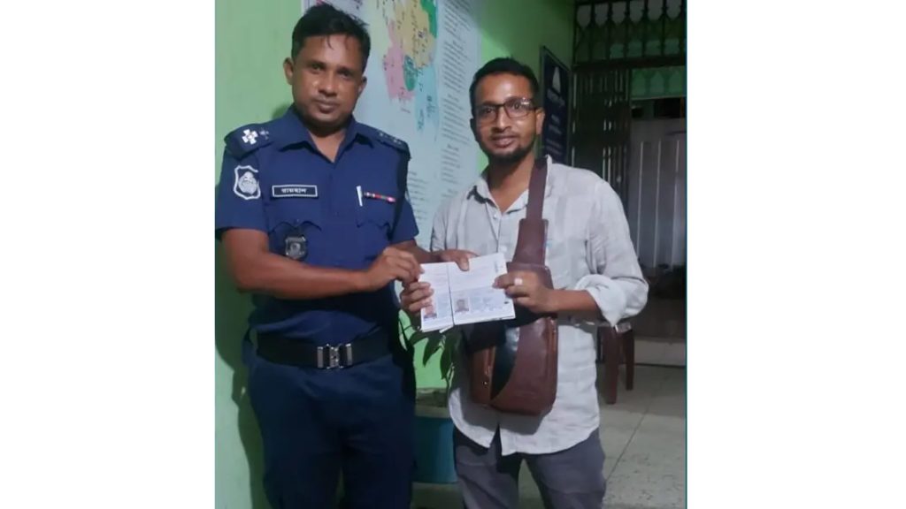 বিদেশ ফেরত যাত্রীর পাসপোর্ট-লাগেজ নিয়ে চলে গেল বাস