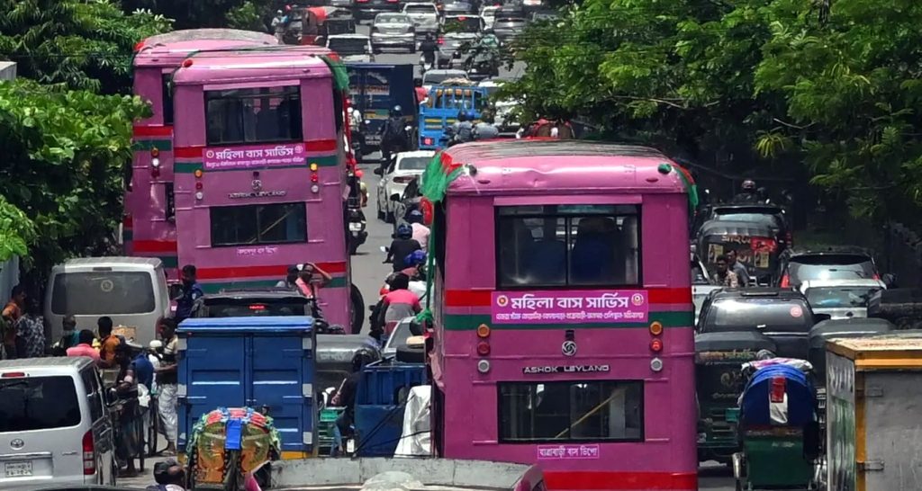আছে স্বস্তি, তবুও পিংক বাসে নেই যাত্রী