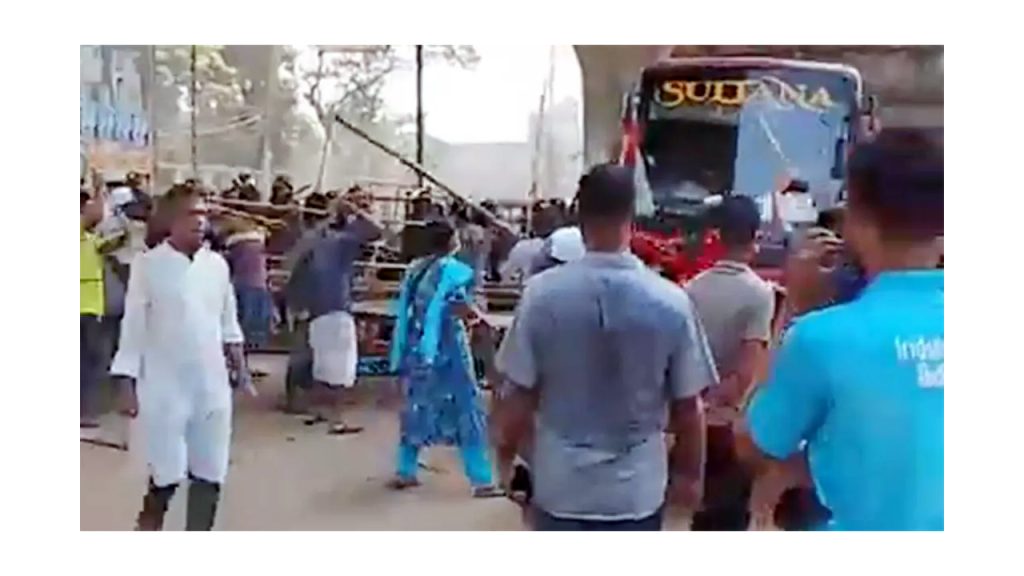 আশুলিয়ায় ফুটপাত দখলমুক্ত অভিযানে হকারদের বাঁধা