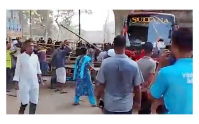 আশুলিয়ায় ফুটপাত দখলমুক্ত অভিযানে হকারদের বাঁধা