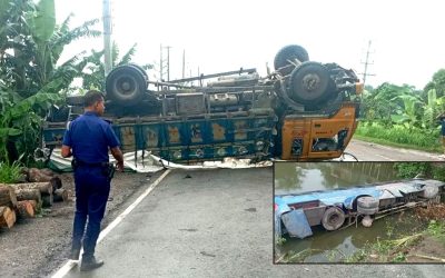 সাইড দিতে গিয়ে খাদে বাস, সড়কের অপর পাশে উল্টে আছে ট্রাক