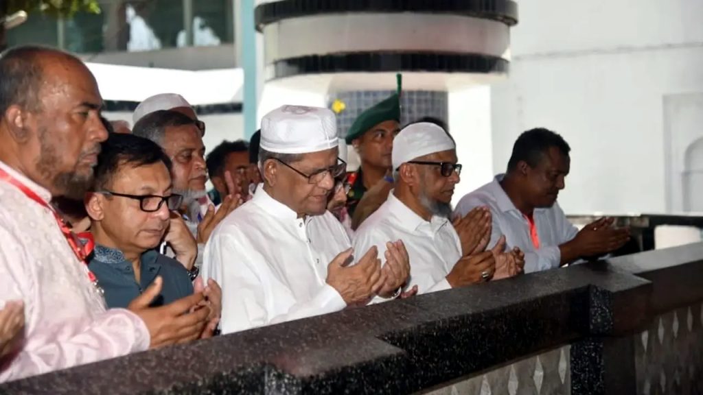 শাহজালাল (র.) এর মাজার জিয়ারত করলেন রাষ্ট্রপতি