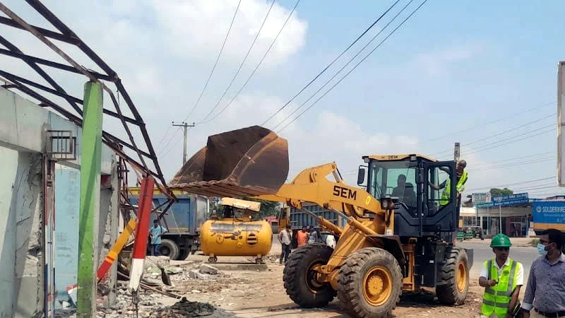 ঢাকা-চট্টগ্রাম মহাসড়কের পাশে তিন শতাধিক অবৈধ স্থাপনা উচ্ছেদ