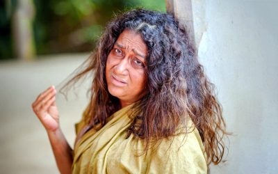 অভিনেত্রী দীপা খন্দকারের এই অবস্থা কেন?