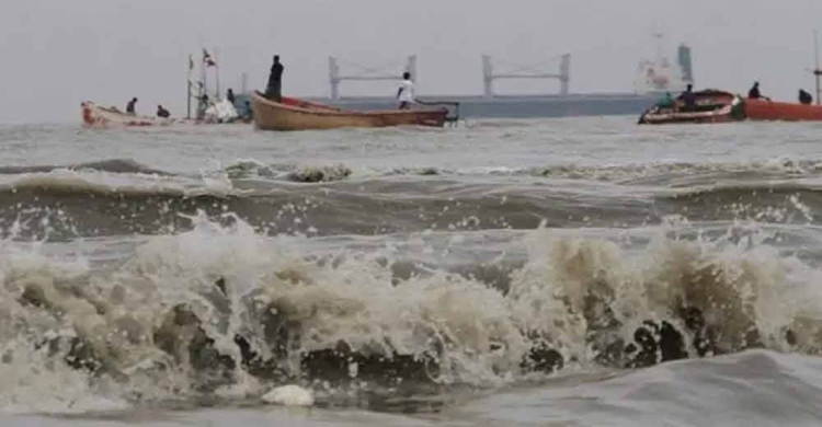 বঙ্গোপসাগরে মাছ ধরার নৌকাকে গভীর সাগরে যাওয়া যাবে না