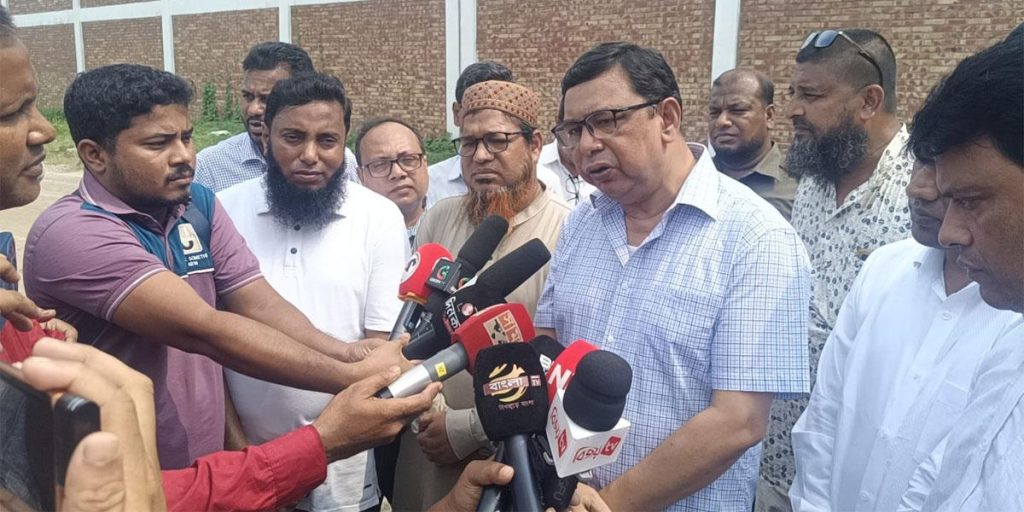 বেনাপোল বন্দর পরিদর্শনে স্থলবন্দর কর্তৃপক্ষের চেয়ারম্যান