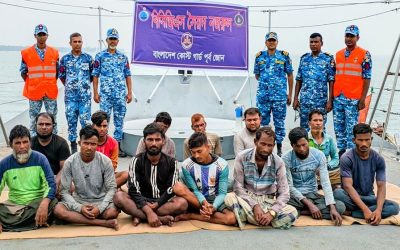 গভীর সমুদ্রে ভাসতে থাকা ফিশিং বোটসহ ১৩ জেলেকে উদ্ধার