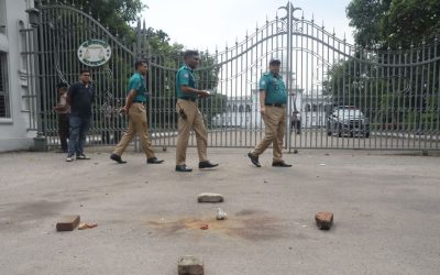 সাতজনের মৃত্যুদণ্ডের রায়, সুপ্রিম কোর্টের সামনে ককটেল বিস্ফোরণ