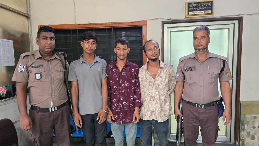 এক্সপ্রেসওয়েতে লাশ: লুঙ্গির কোচে টাকা দেখেই হত্যার পরিকল্পনা