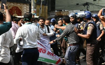 ইসলামী ব্যাংকের চাকরিচ্যুতদের ওপর গ্রাহক ফোরামের হামলা, কয়েকজন আহত