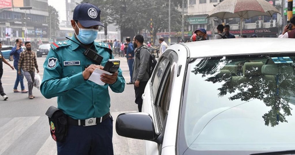 রাজধানীতে ট্রাফিক আইন লঙ্ঘনে ২৮৫৫ মামলা