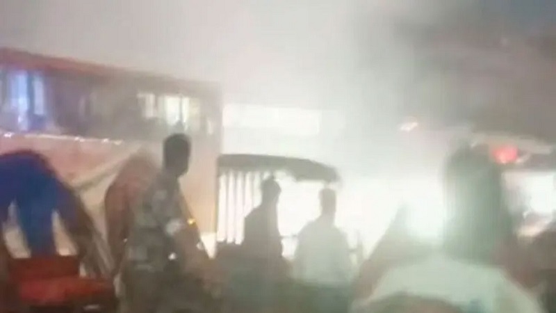 যাত্রাবাড়ীতে ককটেল বিস্ফোরণের ঘটনায় অটোচালক আহত