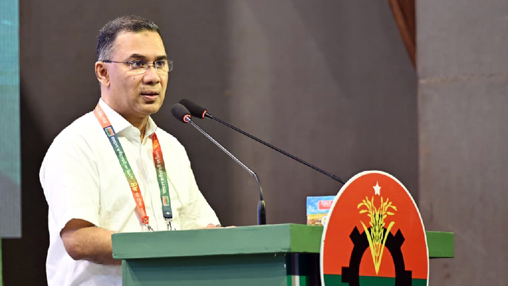 সংকটকে পুঁজি করে সীমা লঙ্ঘন না করার হুঁশিয়ারি প্রধানমন্ত্রীর