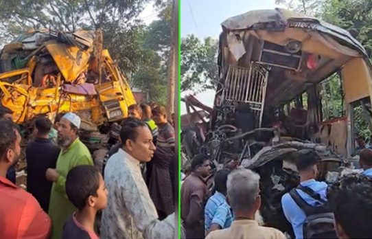 নাটোরে বাস-ট্রাক সংঘর্ষে ১৪ জনের মৃত্যু