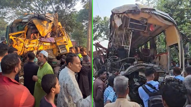 নাটোরে বাস-ট্রাক সংঘর্ষে ১৪ জনের মৃত্যু