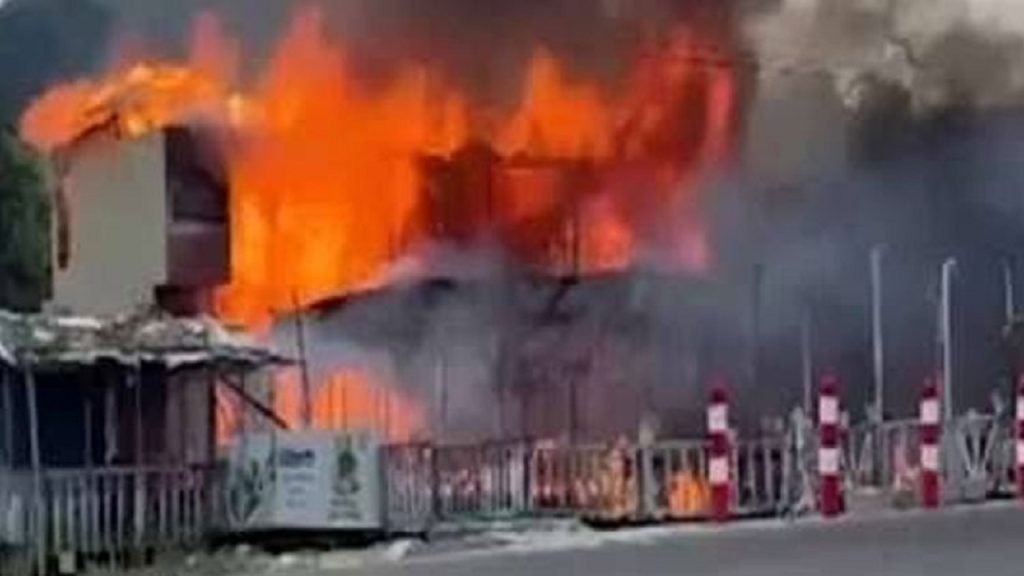 কক্সবাজারে রিসোর্টে অগ্নিকাণ্ড, ৫ জনের মরদেহ উদ্ধার