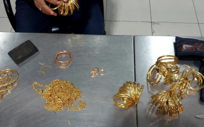 চট্টগ্রাম বিমানবন্দরে যাত্রীর পোশাক ও ব্যাগে মিলল দেড় কেজি সোনা