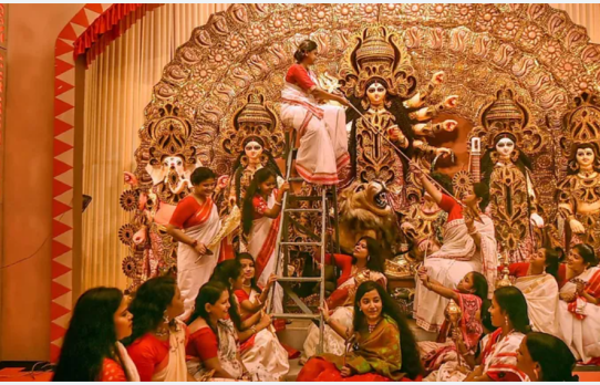শারদীয় দুর্গোৎসবের বিজয়া দশমী আজ, মণ্ডপে মণ্ডপে বাজছে বিষাদের সুর