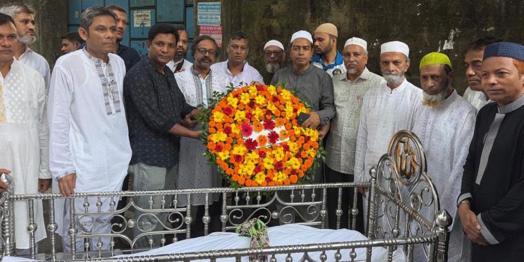 প্রবীণ সাংবাদিক সুলতান আহমেদ আশরাফীর প্রথম জানাজা সম্পন্ন