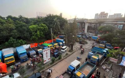 তেজগাঁওয়ের ট্রাকস্ট্যান্ড গিলে খাচ্ছে রাস্তা