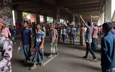 জাতীয় প্রেসক্লাবের সামনে অটোচালকদের সড়ক অবরোধ