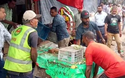 গোলপাহাড় মোড় থেকে জিইসি ফুটপাত দখলমুক্ত করতে চসিকের অভিযান