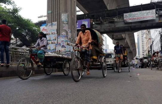 অটোচালকদের ধর্মঘটের সুযোগ নিচ্ছে প্যাডেলচালিত রিকশা