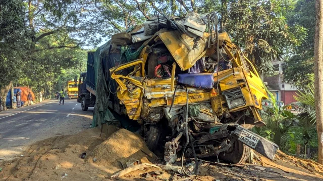 নাটোরে সড়ক দুর্ঘটনায় ৯ জনের পরিচয় শনাক্ত, তদন্ত কমিটি গঠন