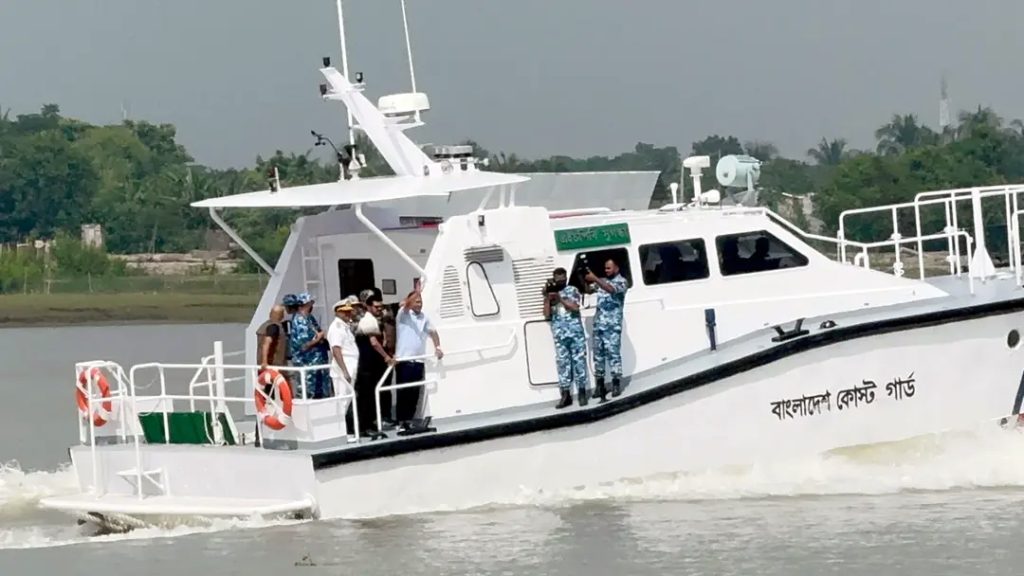 নৌপথে মোংলায় পৌঁছেছেন প্রধানমন্ত্রী