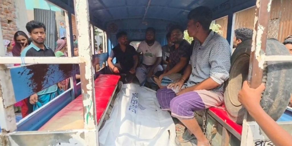 রূপগঞ্জে ট্রাক-অটোরিকশা সংঘর্ষে নিহত ২