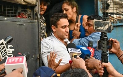ভারত ছাড়ার নির্দেশ ইমরান খানকে