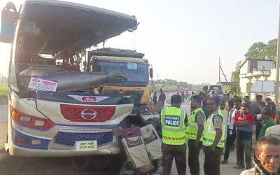 রংপুরে দাঁড়িয়ে থাকা ডাম্প ট্রাকে বাসের ধাক্কায় নিহত ৩