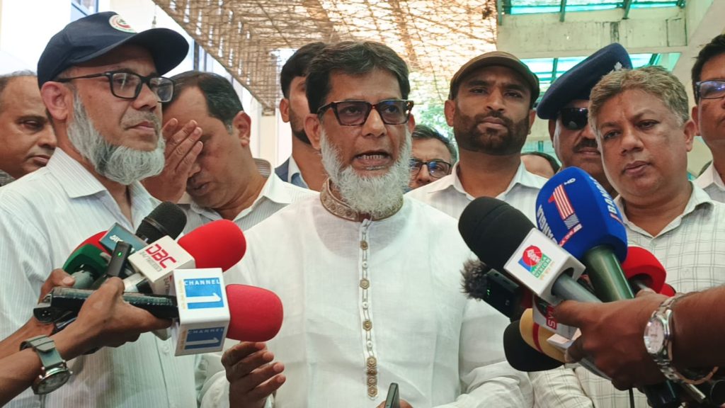রেলের টিকিট নিয়ে অভিযোগ পেলেই ব্যবস্থা নেওয়া হচ্ছে