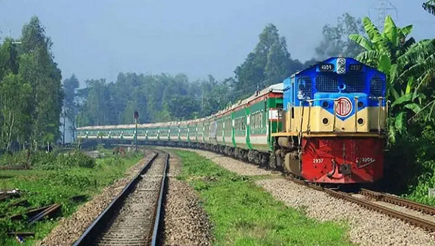 দুর্গাপূজায় চলবে তিন জোড়া বিশেষ ট্রেন, পাঁচ ট্রেনের সাপ্তাহিক ছুটি বাতিল